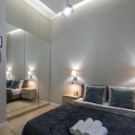 Luxurious & Spacious Central Residence With Balcony Boedapest Buitenkant foto