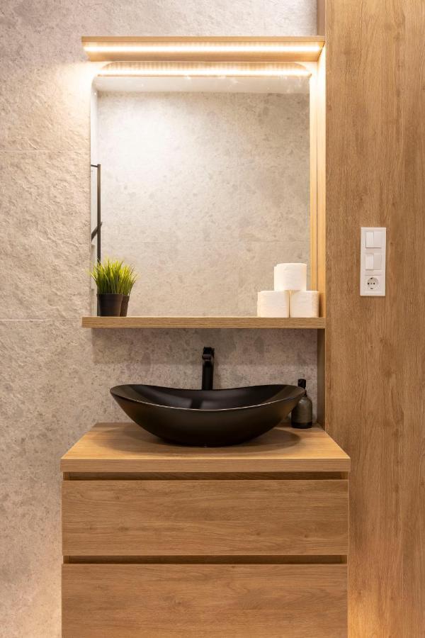 Luxurious & Spacious Central Residence With Balcony Boedapest Buitenkant foto