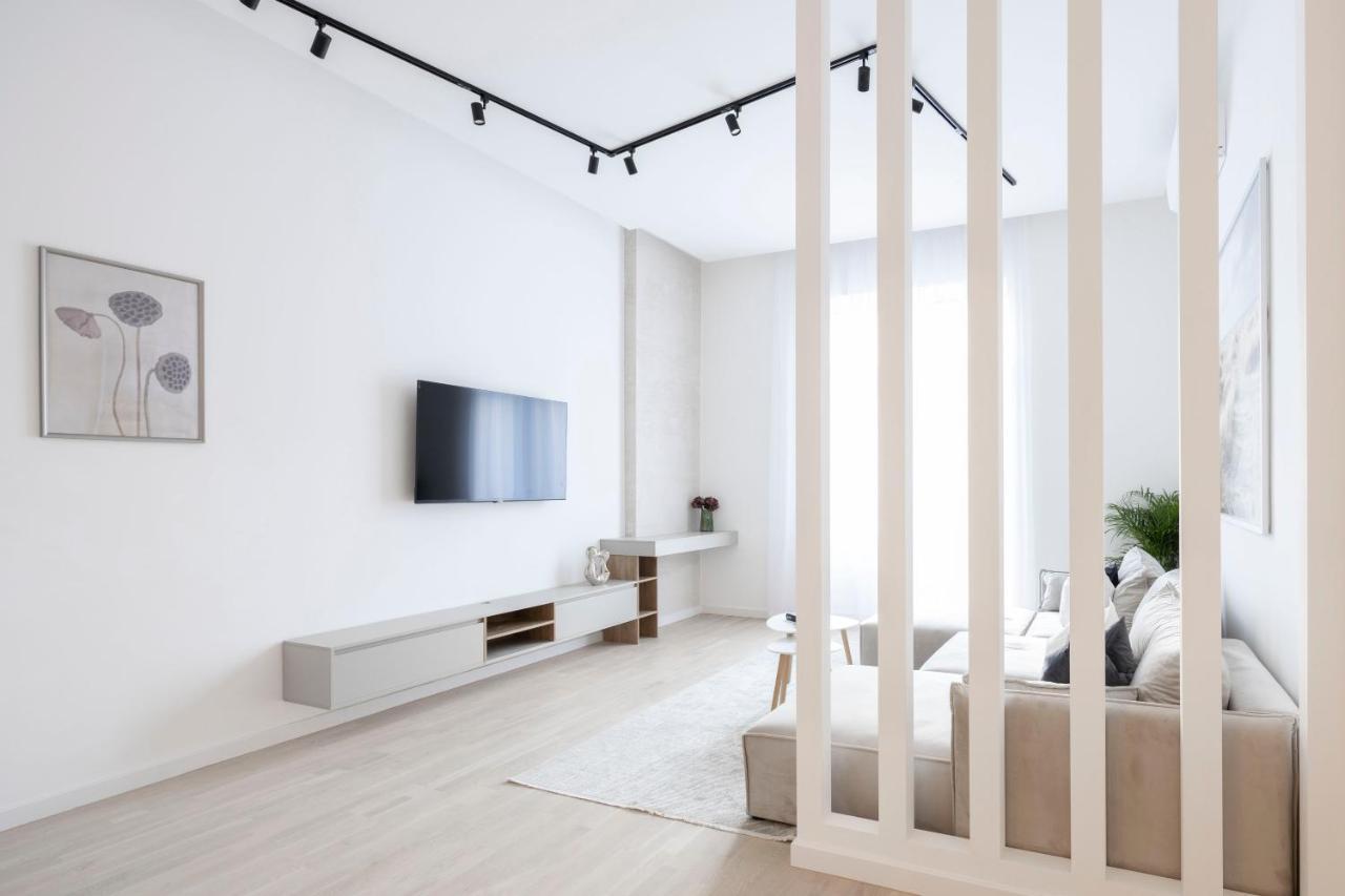 Luxurious & Spacious Central Residence With Balcony Boedapest Buitenkant foto