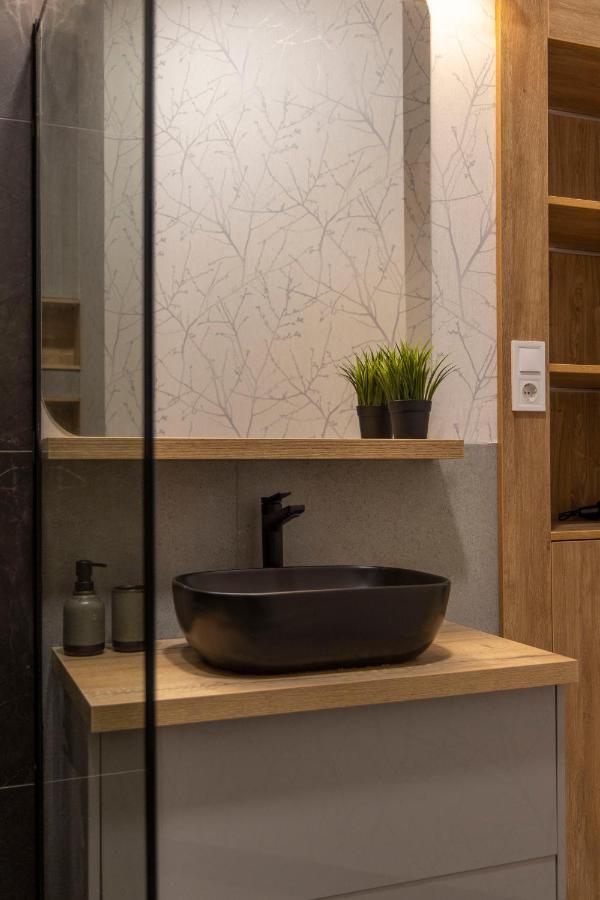 Luxurious & Spacious Central Residence With Balcony Boedapest Buitenkant foto