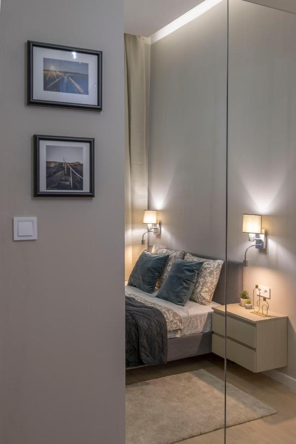 Luxurious & Spacious Central Residence With Balcony Boedapest Buitenkant foto
