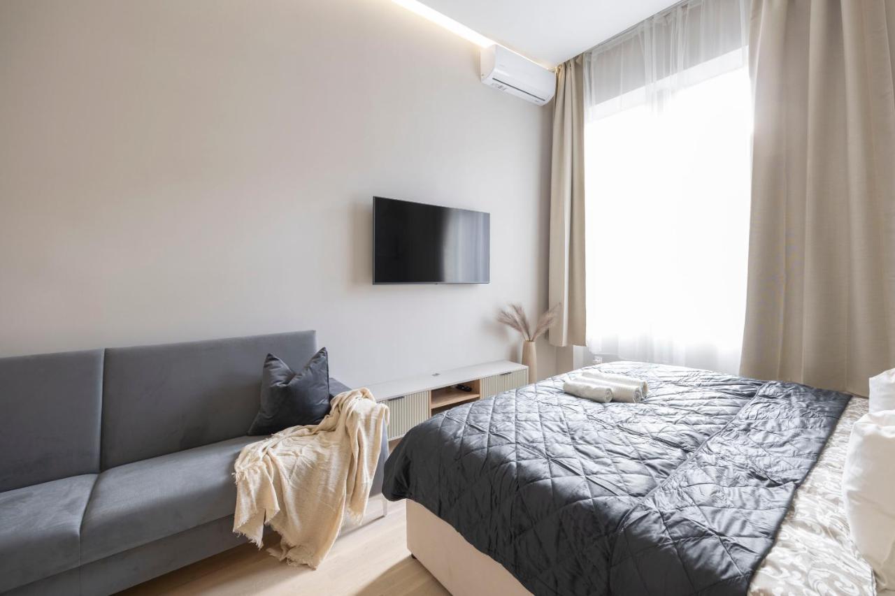 Luxurious & Spacious Central Residence With Balcony Boedapest Buitenkant foto
