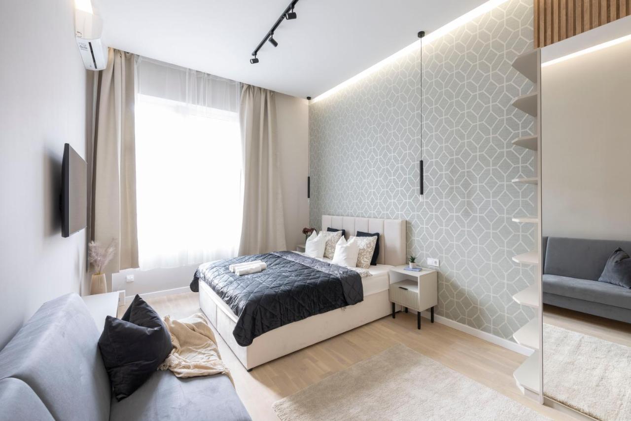Luxurious & Spacious Central Residence With Balcony Boedapest Buitenkant foto