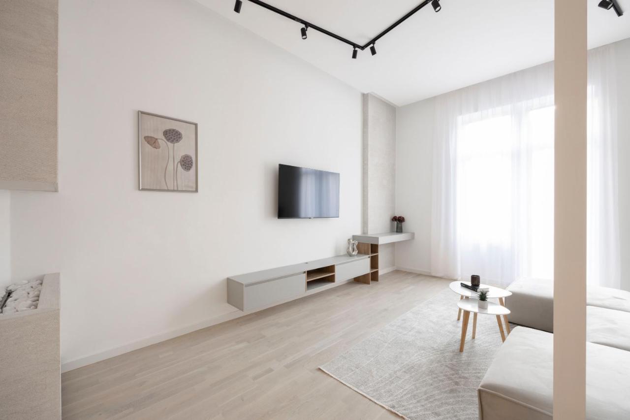 Luxurious & Spacious Central Residence With Balcony Boedapest Buitenkant foto