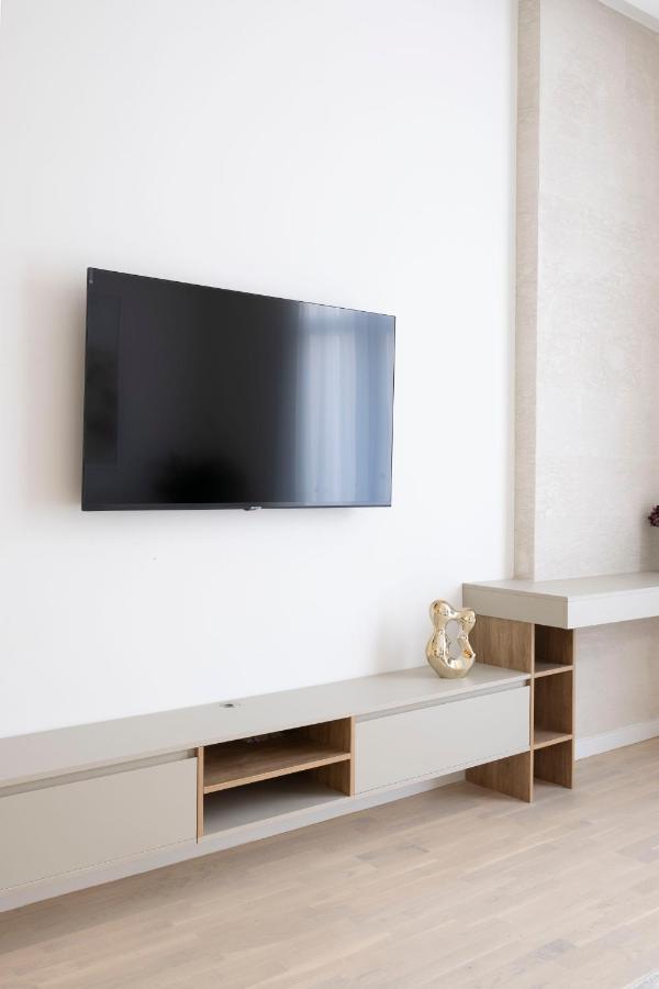 Luxurious & Spacious Central Residence With Balcony Boedapest Buitenkant foto