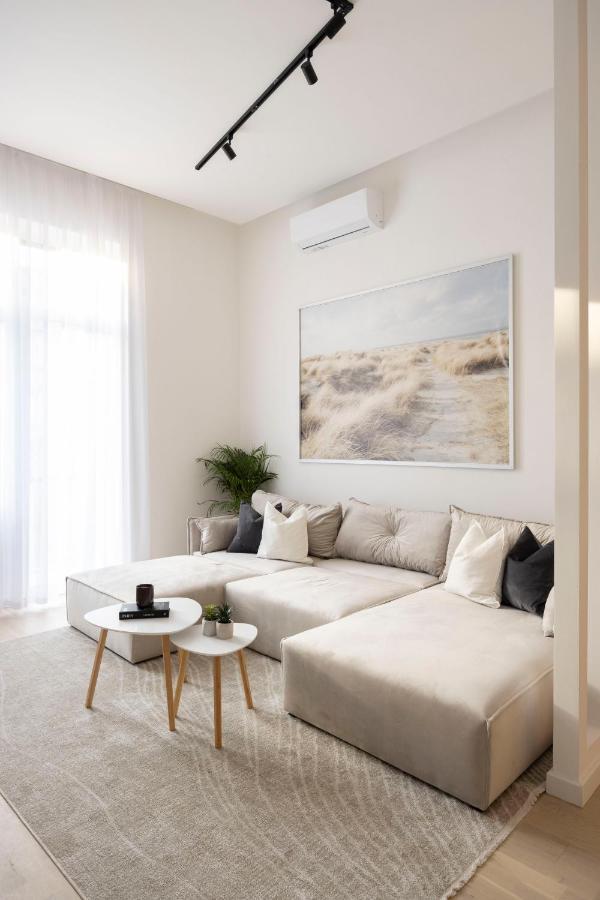 Luxurious & Spacious Central Residence With Balcony Boedapest Buitenkant foto