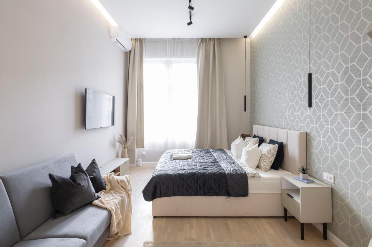 Luxurious & Spacious Central Residence With Balcony Boedapest Buitenkant foto